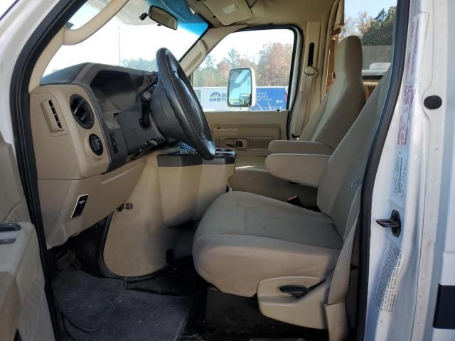 2011 Ford Econoline E450 Super Duty Cutaway Van