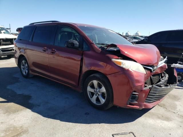 2018 Toyota Sienna LE