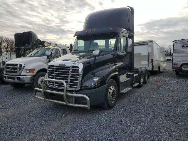 2015 Freightliner Cascadia 125