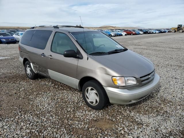 1999 Toyota Sienna LE