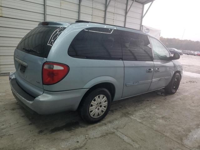 2005 Chrysler Town & Country LX