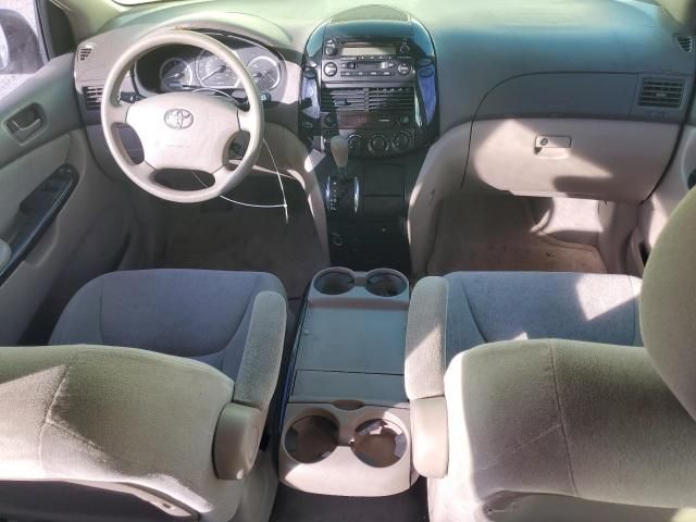 2004 Toyota Sienna CE