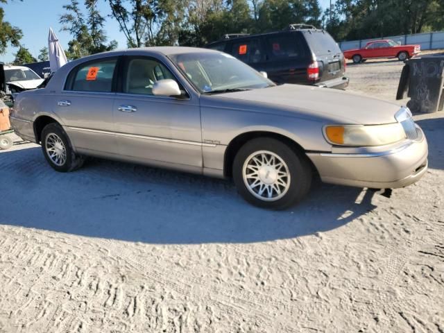 2001 Lincoln Town Car Signature