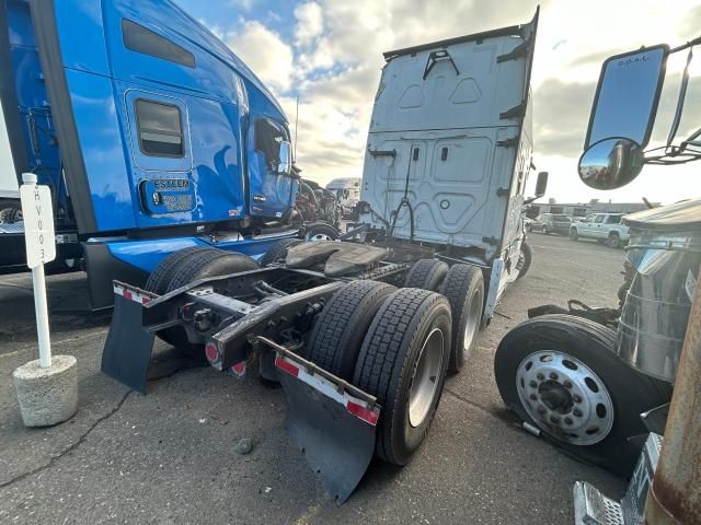 2021 Freightliner Cascadia 126