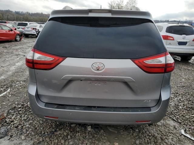 2018 Toyota Sienna XLE