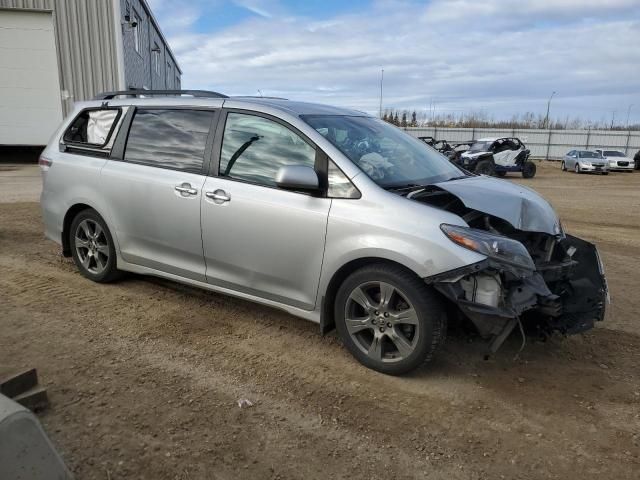 2019 Toyota Sienna SE