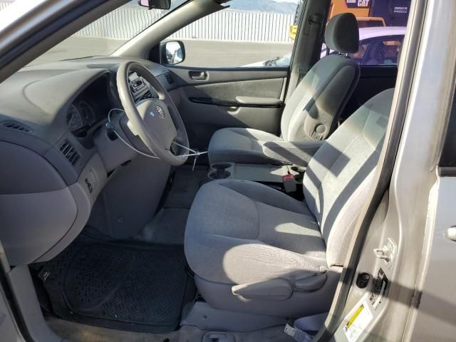 2005 Toyota Sienna CE