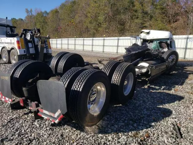 2002 Freightliner Conventional Columbia