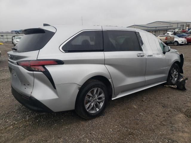 2022 Toyota Sienna LE