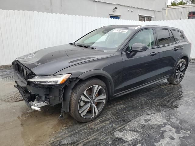 2024 Volvo V60 Cross Country Plus