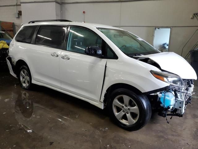 2019 Toyota Sienna SE