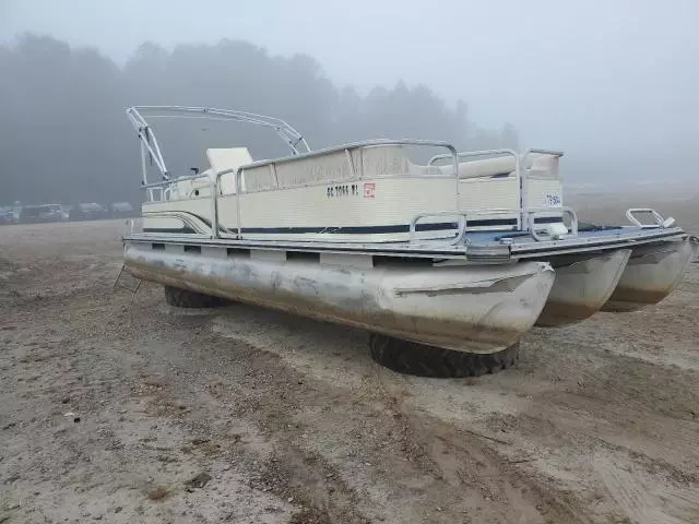 2001 Lowe Boat