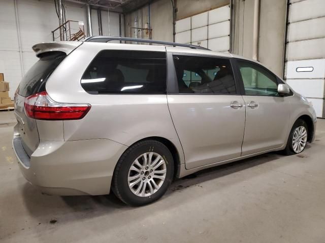 2017 Toyota Sienna XLE