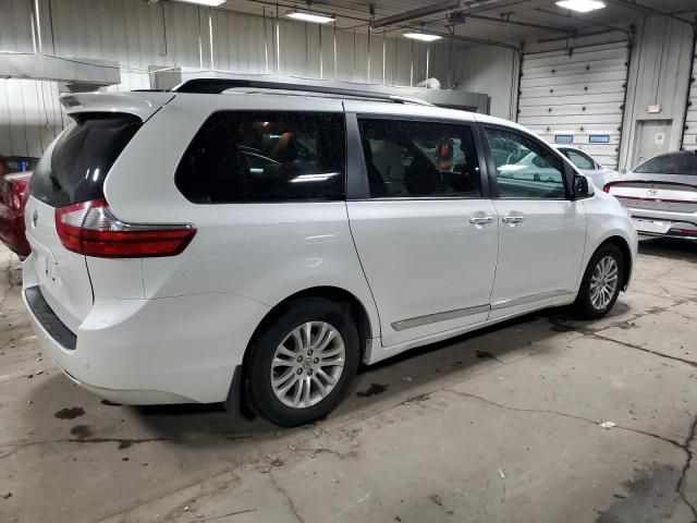 2017 Toyota Sienna XLE