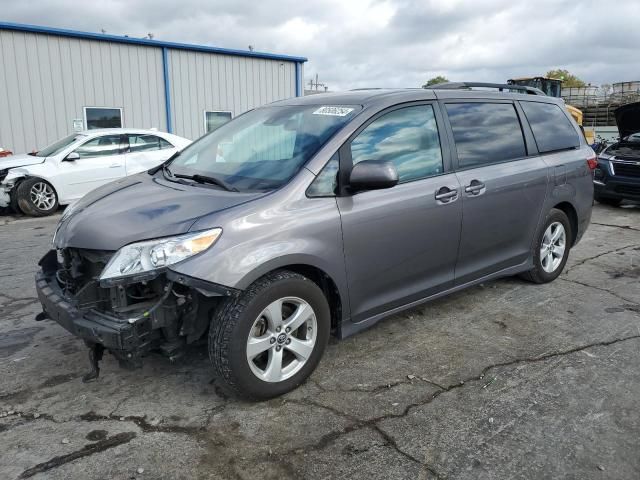 2018 Toyota Sienna LE