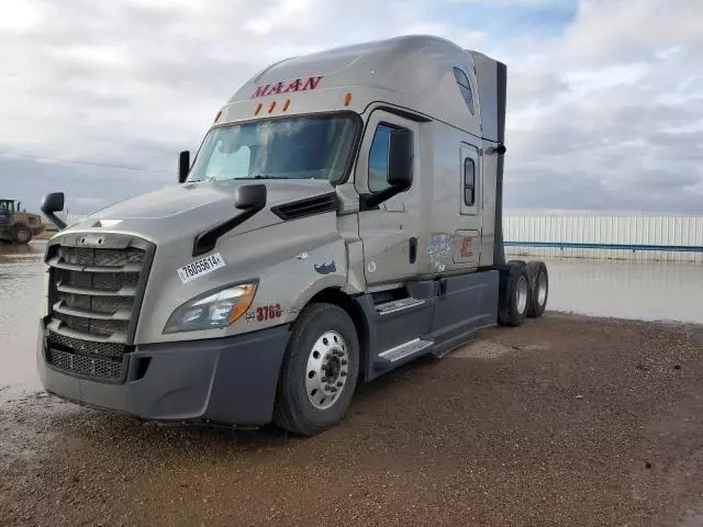 2019 Freightliner Cascadia 126