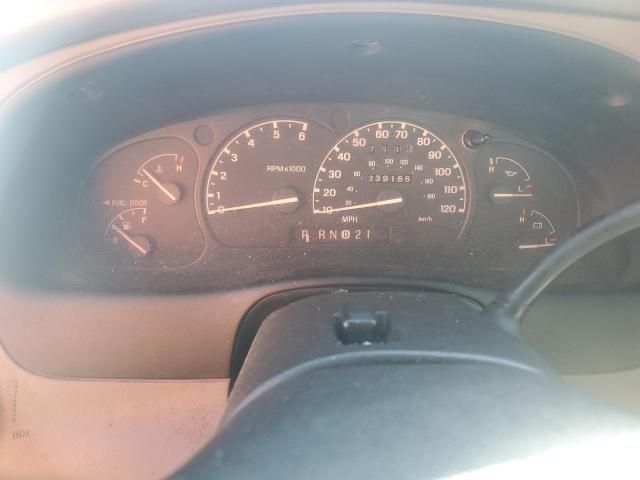 2000 Ford Explorer XLS