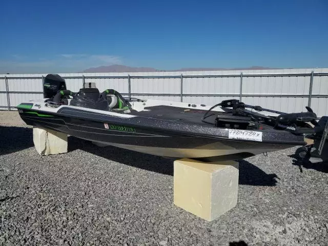 2014 Basstracker Boat