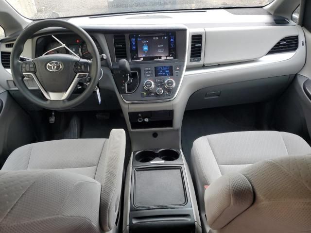 2017 Toyota Sienna LE