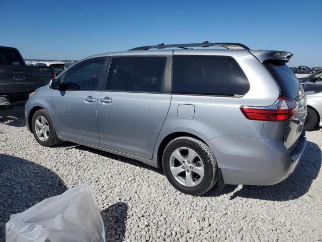 2017 Toyota Sienna LE