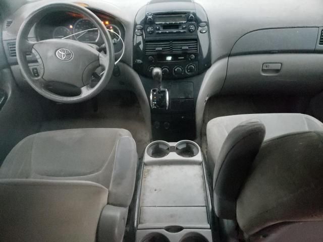 2004 Toyota Sienna CE