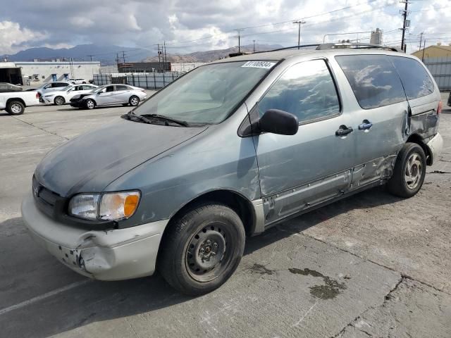 1999 Toyota Sienna LE