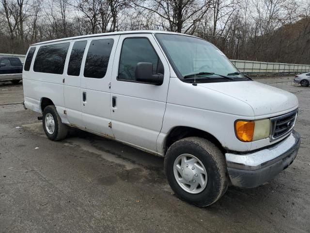 2004 Ford Econoline E350 Super Duty Wagon