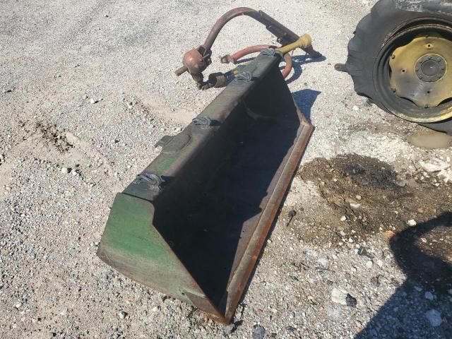 2000 John Deere Lift