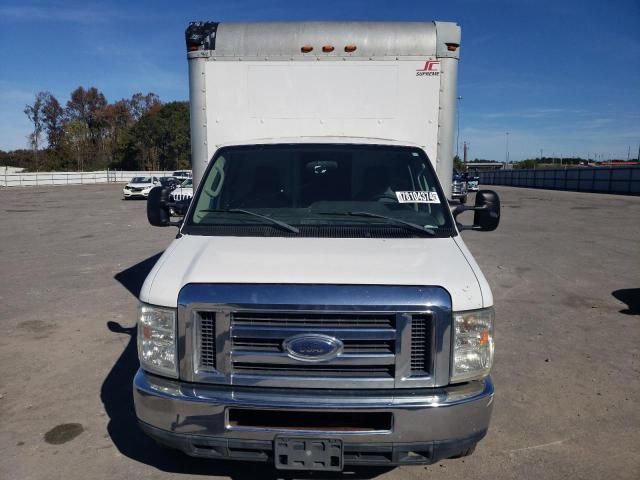 2013 Ford Econoline E350 Super Duty Cutaway Van