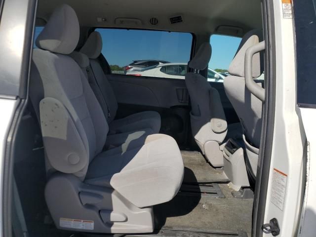 2016 Toyota Sienna LE