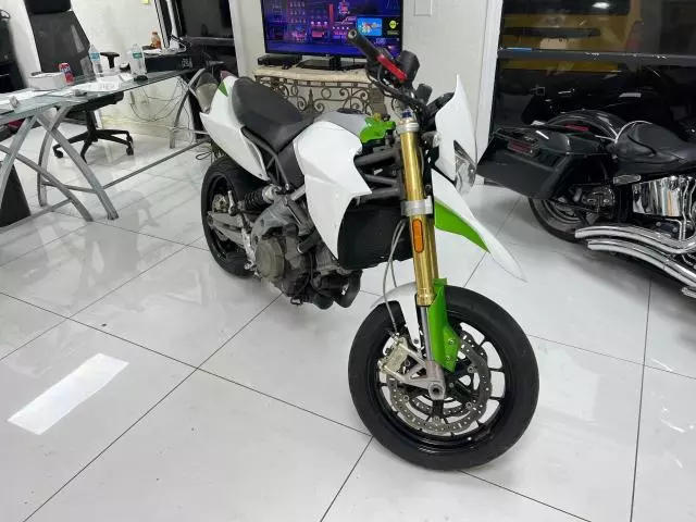 2011 Aprilia Dorsoduro 750