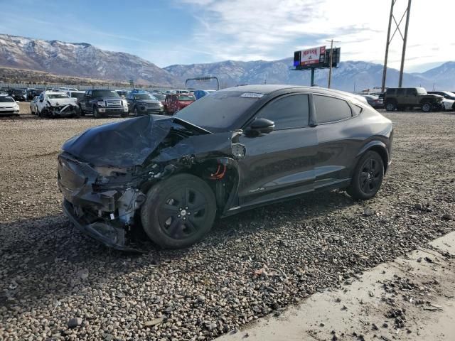 2022 Ford Mustang MACH-E California Route 1