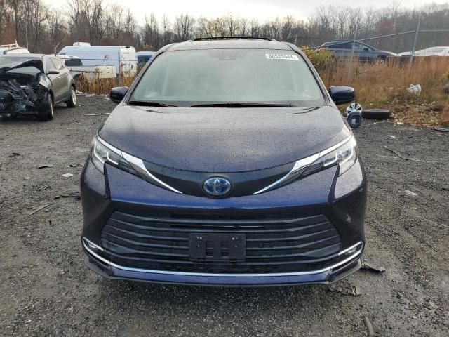 2021 Toyota Sienna XLE