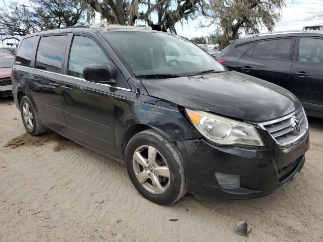 2011 Volkswagen Routan SE