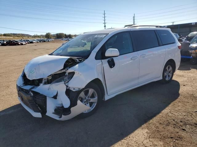 2018 Toyota Sienna LE