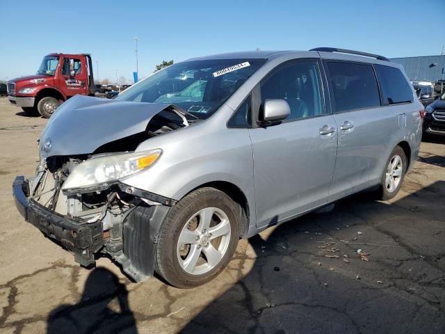 2016 Toyota Sienna LE