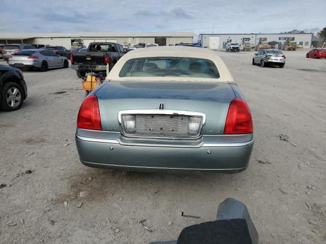 2005 Lincoln Town Car Signature Limited