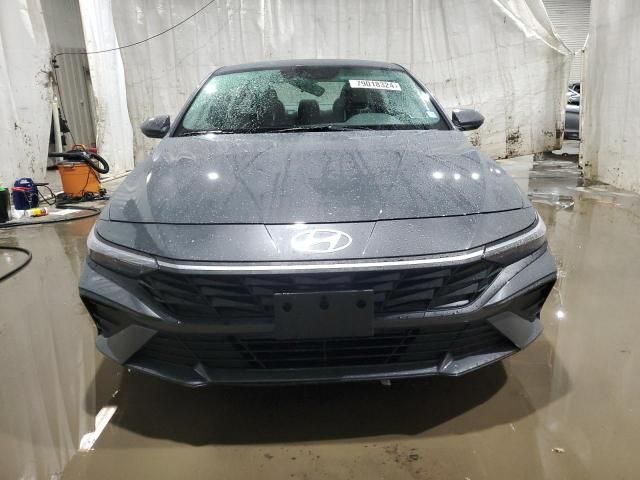 2024 Hyundai Elantra SE