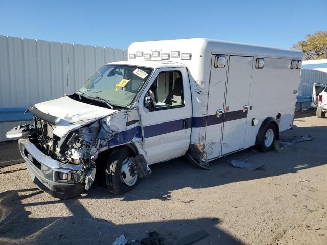 2021 Ford Econoline E350 Super Duty Cutaway Van