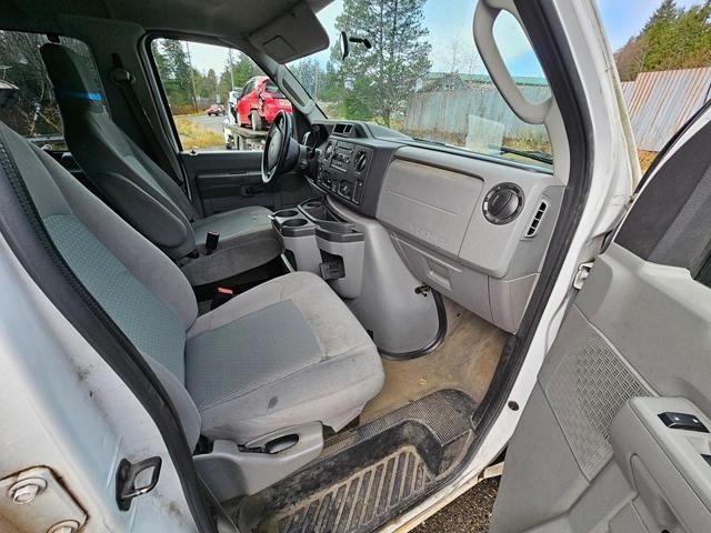 2014 Ford Econoline E350 Super Duty Wagon