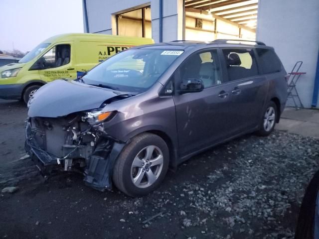 2020 Toyota Sienna LE