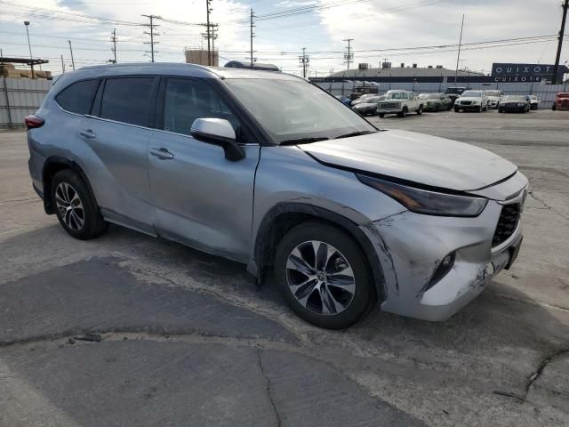 2022 Toyota Highlander Hybrid XLE