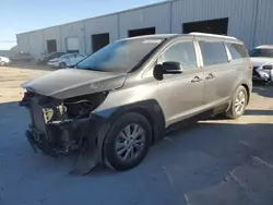 Carros salvage sin ofertas aún a la venta en subasta: 2015 KIA Sedona LX