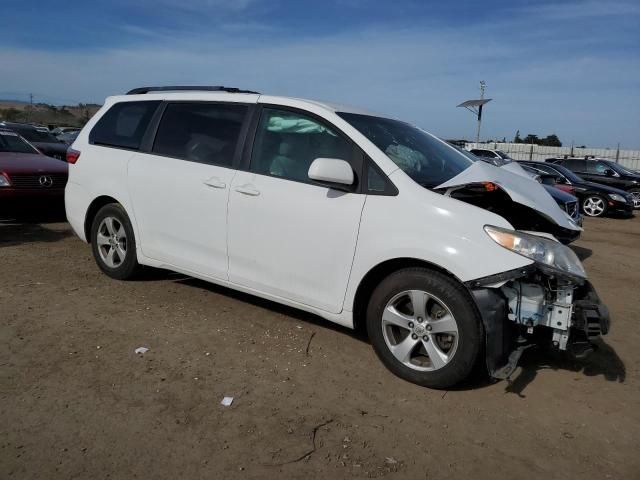 2017 Toyota Sienna LE