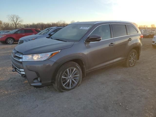 2017 Toyota Highlander SE