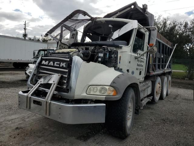 2015 Mack 800 GU800