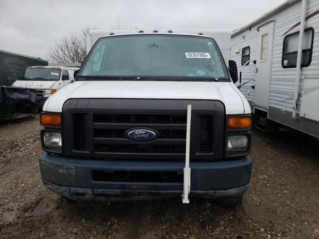 2010 Ford Econoline E450 Super Duty Cutaway Van