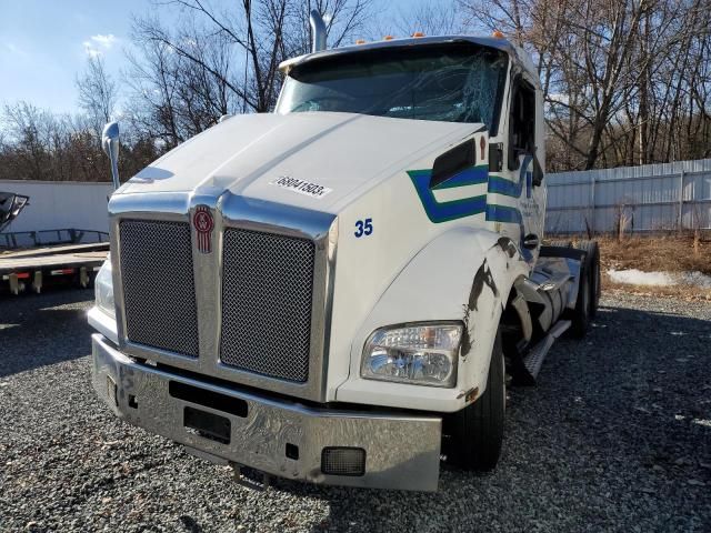 2020 Kenworth Construction T880