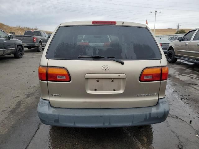 2000 Toyota Sienna CE