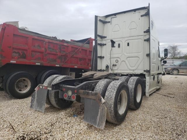 2018 Freightliner Cascadia 126